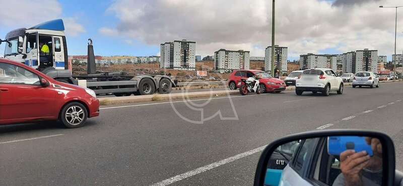 Imagen del accidente captada hace unos minutos por un lector de TA/TA.